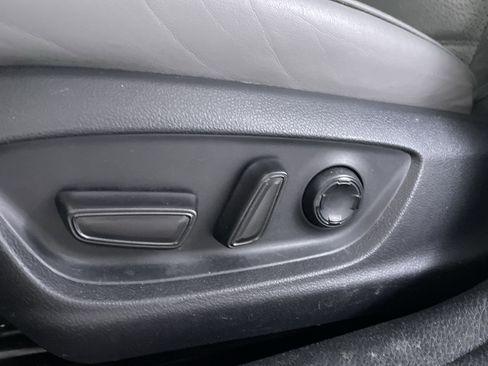 Used 2019 Toyota Avalon Limited image 13