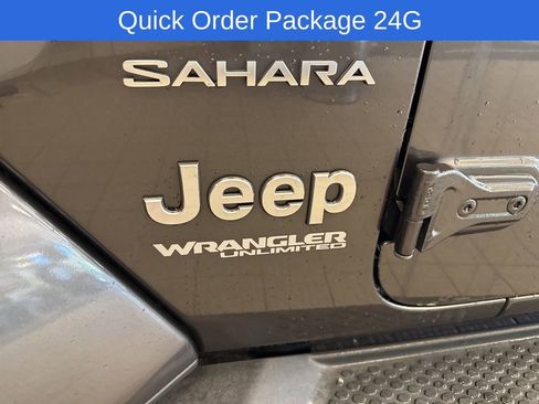 Used 2018 Jeep Wrangler Unlimited Sahara w/ Dual Top Group image 7