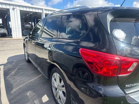 Used 2018 Nissan Pathfinder SL w/ SL Premium Package FWD image 7