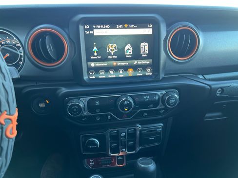 Used 2023 Jeep Gladiator Mojave AWD/4WD image 32