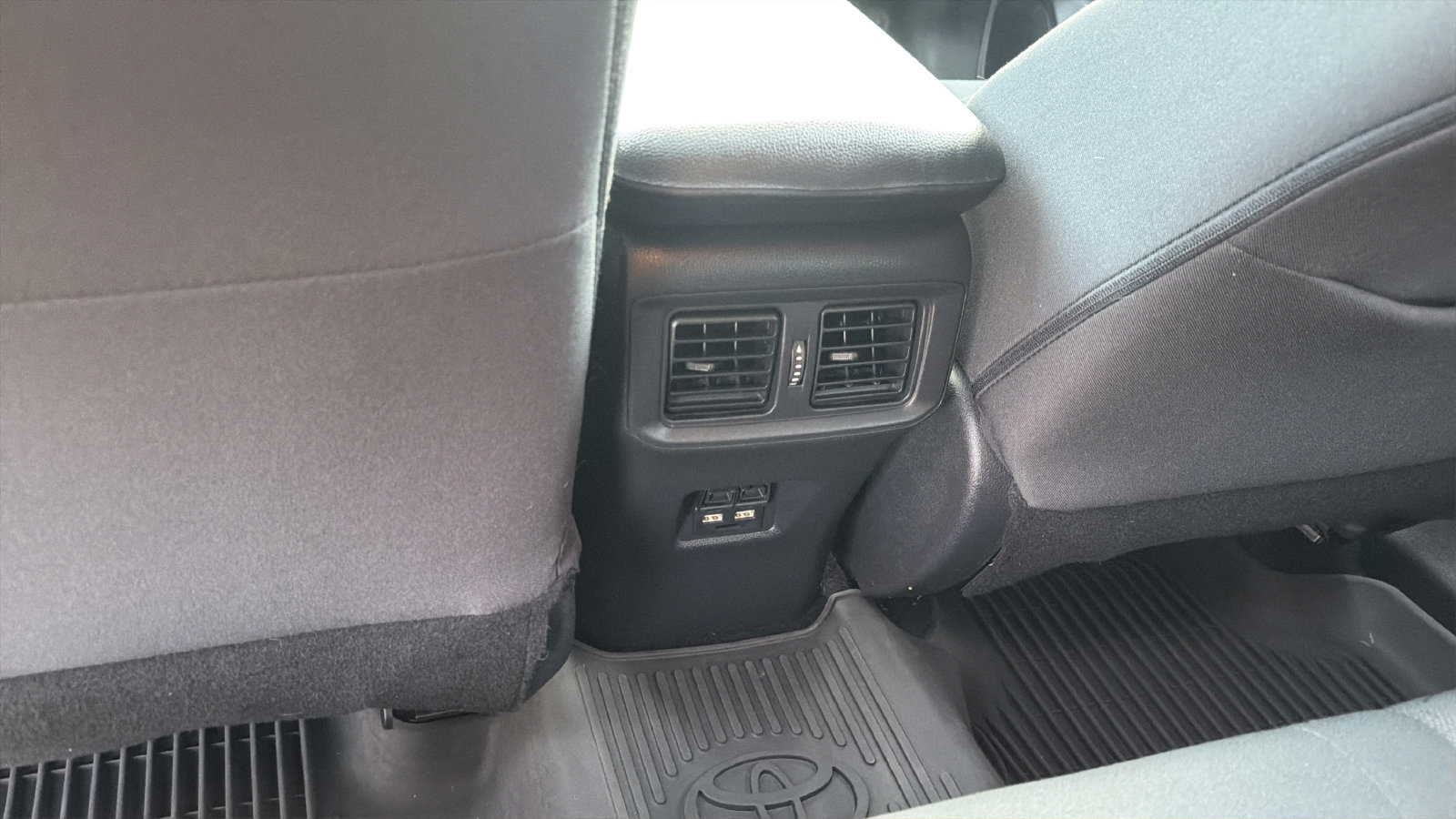 Used 2021 Toyota RAV4 XLE w/ Convenience Package AWD/4WD image 26