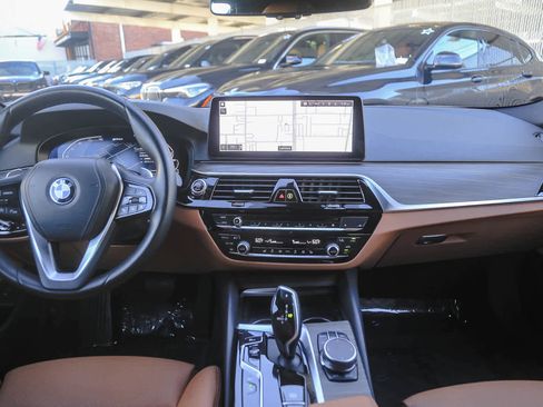 Certified 2023 BMW 530e w/ Convenience Package image 9