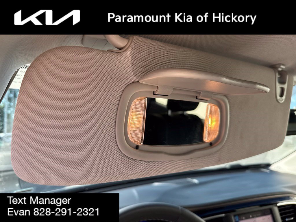 Used 2023 Chrysler Voyager LX FWD image 28