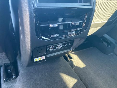 New 2025 Jeep Grand Cherokee Limited w/ Black Appearance Package image 32