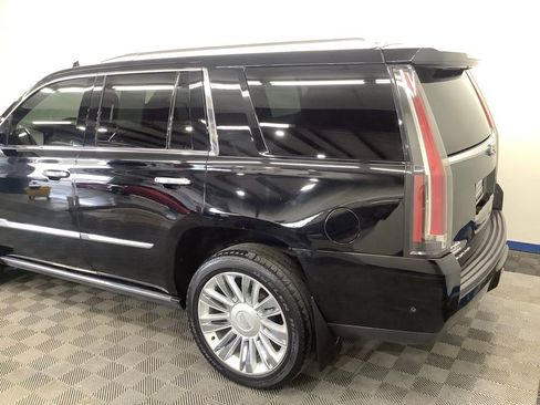 Used 2018 Cadillac Escalade Platinum image 4