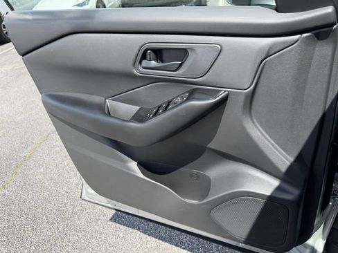 Used 2025 Nissan Rogue S FWD image 22