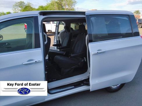 Used 2023 Chrysler Voyager LX FWD image 14