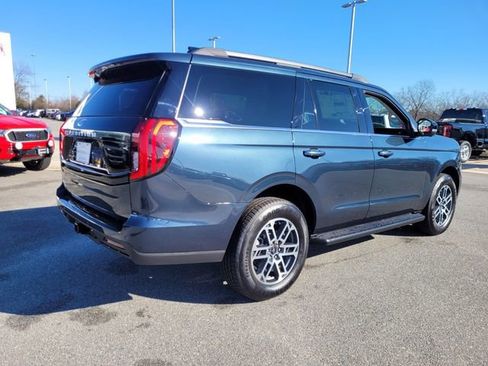 New 2026 Ford Expedition Active image 9