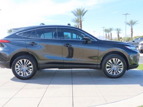 Used 2024 Toyota Venza XLE image 4