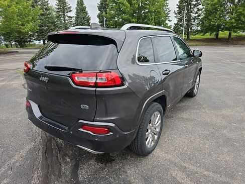 Used 2018 Jeep Cherokee Overland w/ Technology Group AWD/4WD image 5