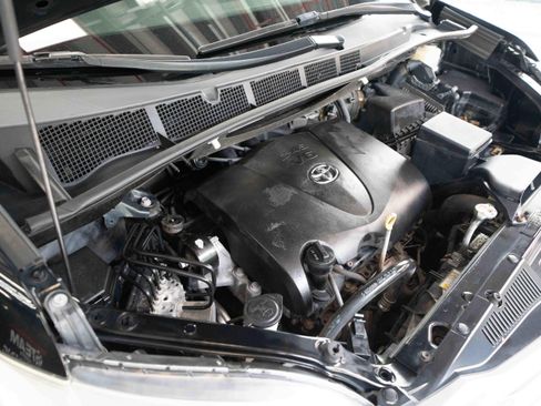 Used 2017 Toyota Sienna XLE Premium FWD image 34