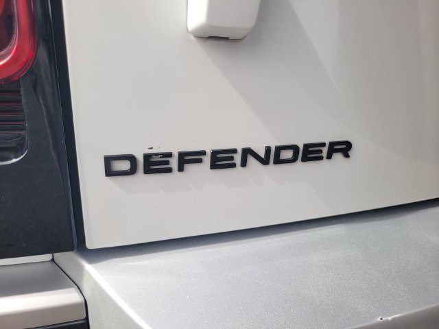 Used 2025 Land Rover Defender 110 S AWD/4WD image 10