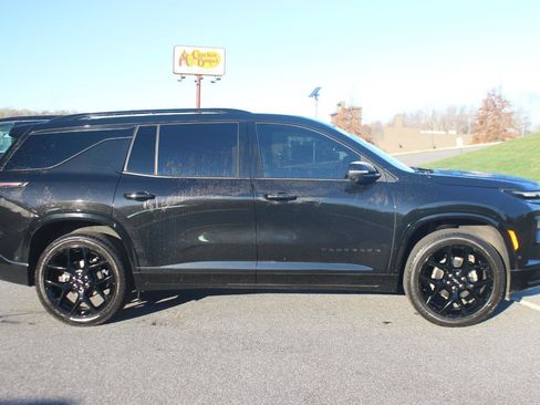 Used 2024 Chevrolet Traverse RS w/ LPO, Floor Liner Package image 8
