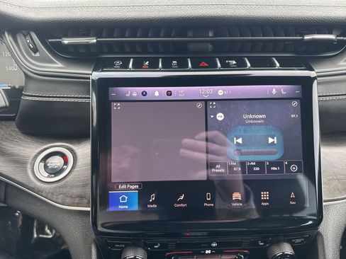 Used 2024 Jeep Grand Cherokee Limited image 14