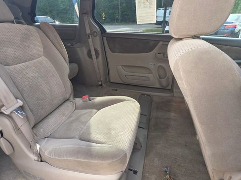 Used 2010 Toyota Sienna CE FWD image 15