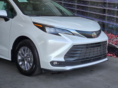 Certified 2026 Toyota Sienna XLE FWD image 2