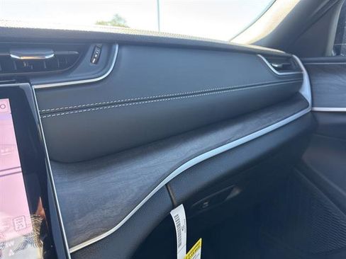 New 2025 Jeep Grand Cherokee Limited image 18