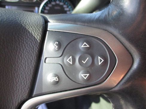 Used 2019 Chevrolet Suburban LT image 18