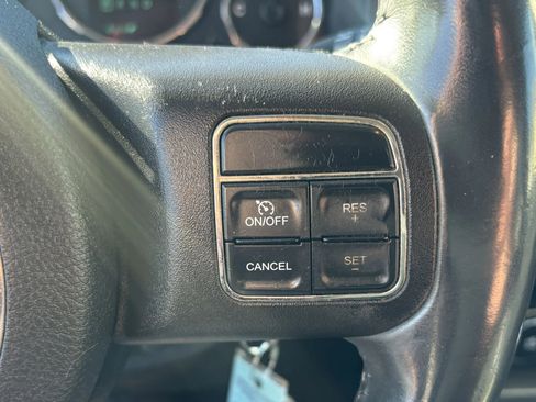 Used 2012 Jeep Liberty Sport image 17