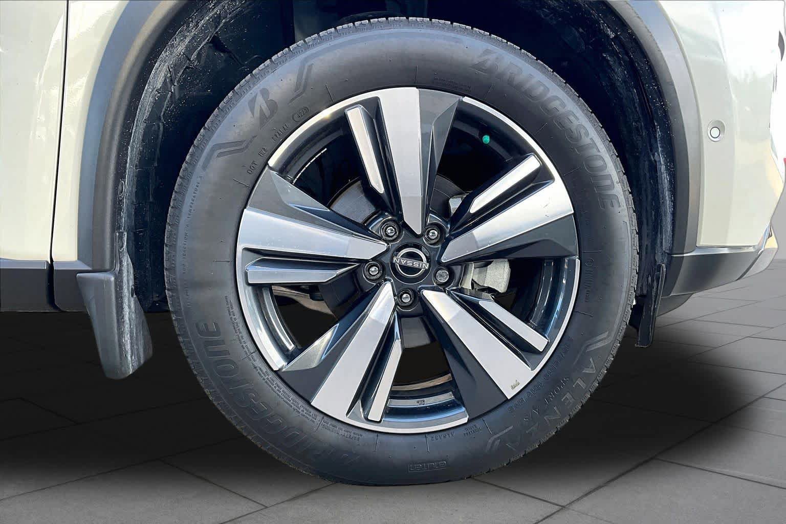 Used 2023 Nissan Rogue SL w/ SL Premium Package FWD image 11