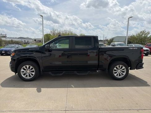 Used 2022 Chevrolet Silverado 1500 Custom AWD/4WD image 2