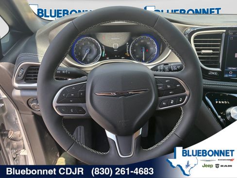 New 2026 Chrysler Pacifica Select FWD image 13