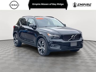 Used 2022 Volvo XC40 T5 R-Design w/ Climate Package