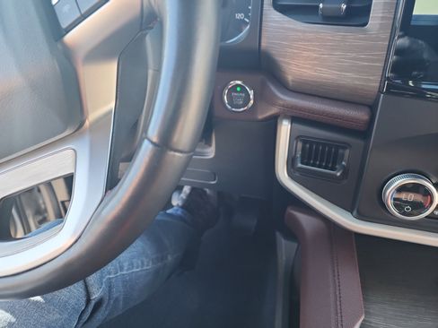 Used 2024 Ford Expedition Limited image 30