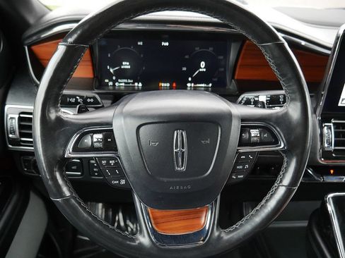 Used 2019 Lincoln Navigator Reserve AWD/4WD image 18