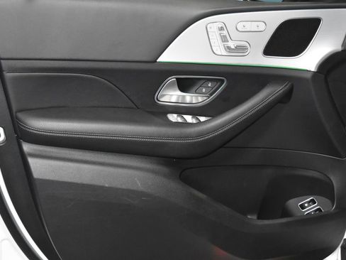 Used 2024 Mercedes-Benz GLE 450e 4MATIC image 4