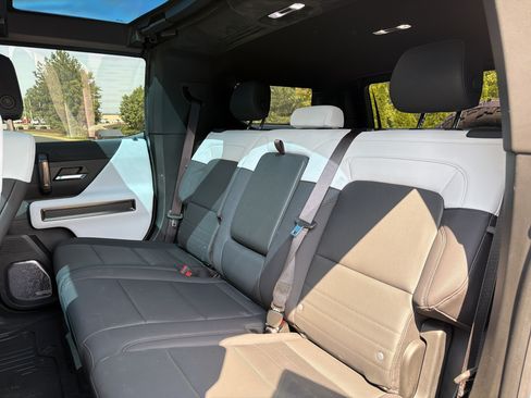 Used 2024 GMC Hummer EV 3X w/ LPO, Illumination Package AWD/4WD image 9