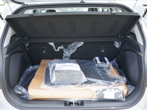 Used 2025 Hyundai Venue SEL image 21