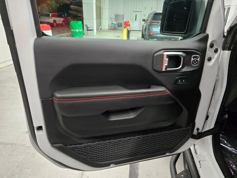 Certified 2026 Jeep Gladiator Rubicon AWD/4WD image 16