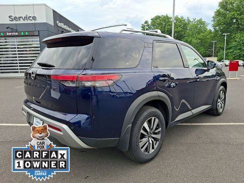 Used 2024 Nissan Pathfinder SL w/ Black Appearance Package AWD/4WD image 6