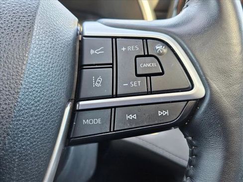 Used 2023 Toyota Highlander XLE image 15