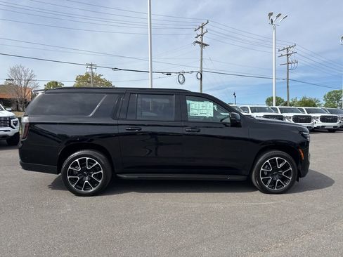 New 2026 Chevrolet Suburban RST w/ RST Capability Package AWD/4WD image 6