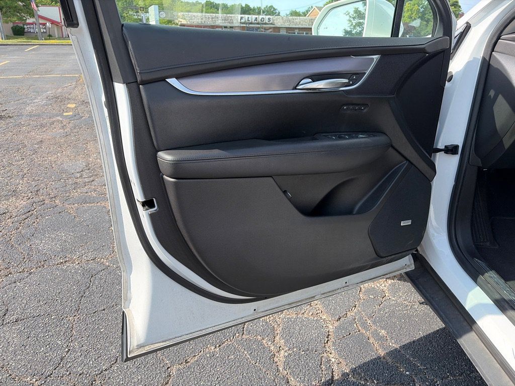 Used 2018 Cadillac XT5 Luxury w/ Driver Awareness Package AWD/4WD image 14