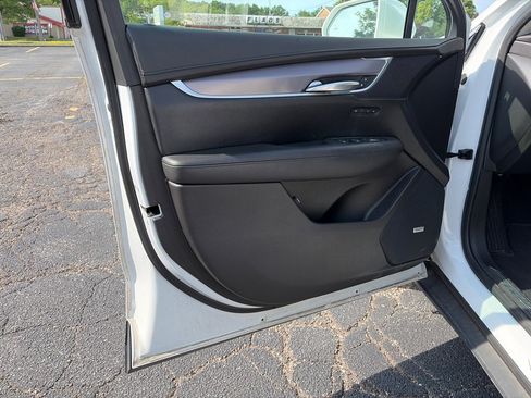 Used 2018 Cadillac XT5 Luxury w/ Driver Awareness Package AWD/4WD image 14
