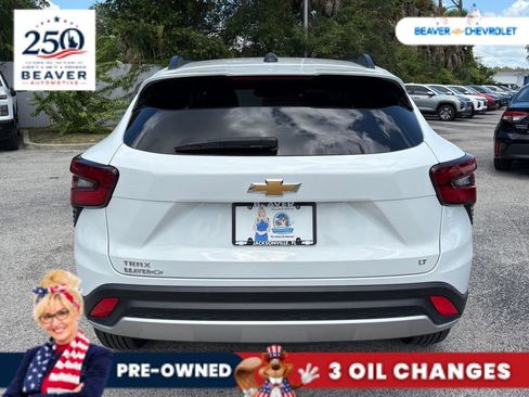 Used 2025 Chevrolet Trax LT FWD image 6