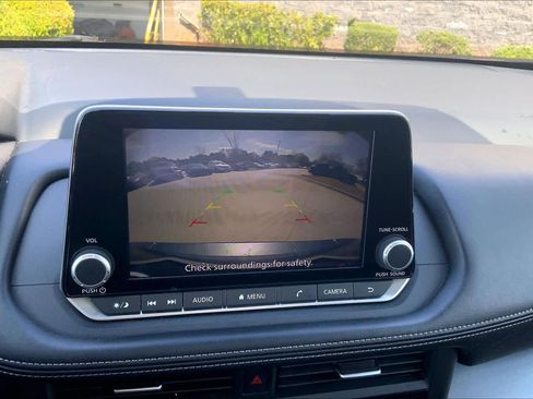 Used 2024 Nissan Rogue SV image 28