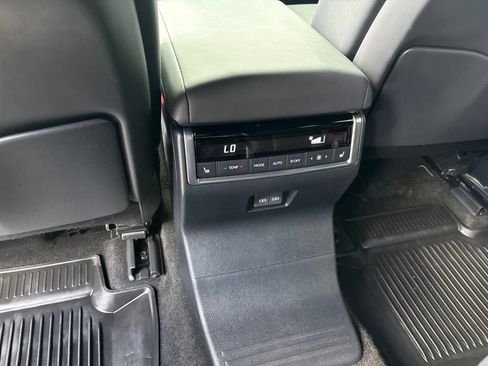 Used 2025 Lexus GX 550 w/ Accessory Package (Z1) AWD/4WD image 18