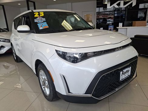 Certified 2023 Kia Soul LX w/ LX Technology Package image 3