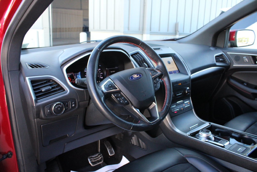 Used 2020 Ford Edge ST-Line w/ Cold Weather Package FWD image 2