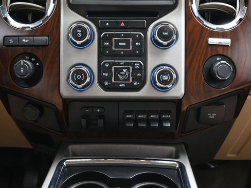Used 2015 Ford F250 Lariat w/ Lariat Interior Package AWD/4WD image 37