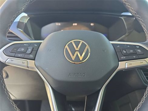 Used 2024 Volkswagen Taos SE FWD image 22