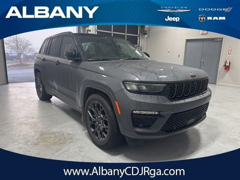Used 2025 Jeep Grand Cherokee Summit image 1