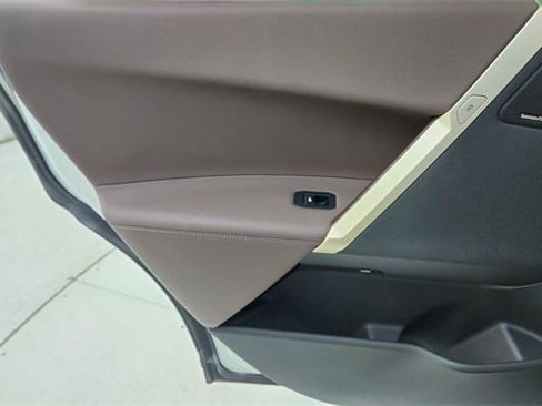 Used 2022 BMW iX xDrive50 w/ Premium Package image 31