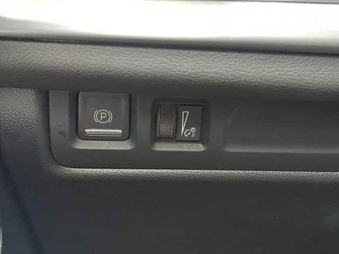 Used 2024 Cadillac XT4 Premium Luxury FWD image 27