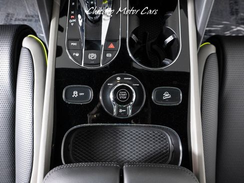 Used 2023 Bentley Bentayga Extended Wheelbase image 19