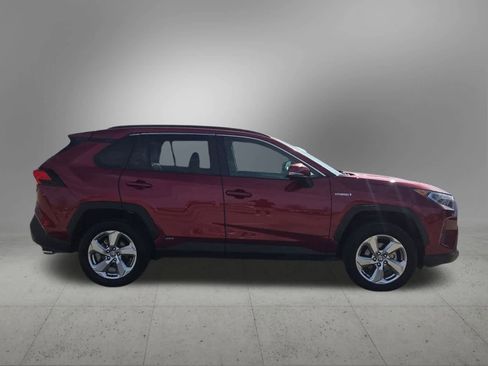 Used 2021 Toyota RAV4 XLE Premium image 7